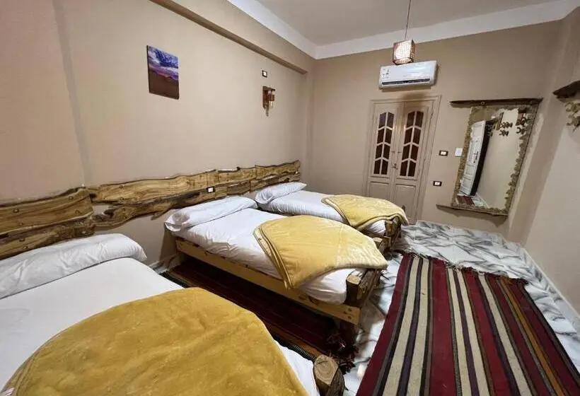 اتاق استاندارد سه تخته با بالکن, People To People Siwa