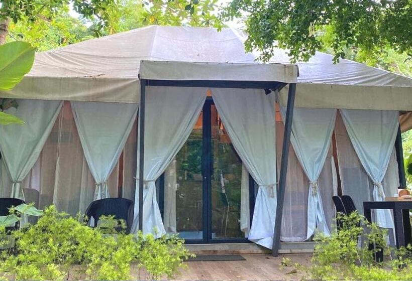 غرفة عائلية, Playa La Caleta Bataan