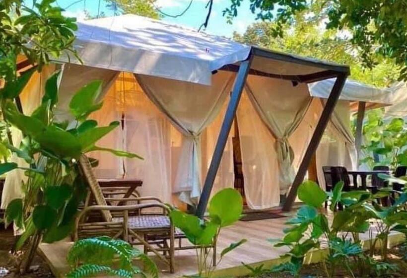 غرفة عائلية, Playa La Caleta Bataan