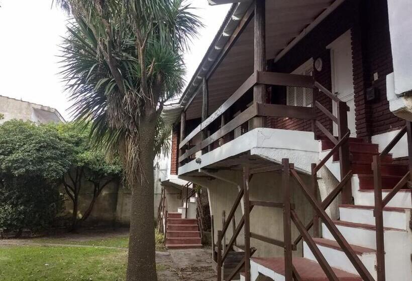 침실 2개 아파트, Bqs House