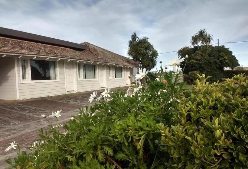 스탠다드 방갈로 정원 전망, Bqs House