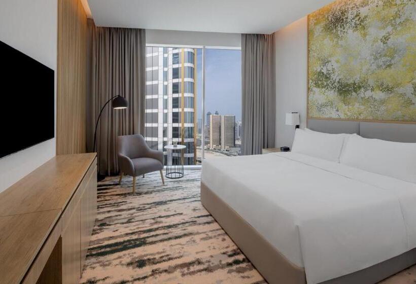 适合残疾人士使用的带超级大床的标准间, Holiday Inn Dubai Business Bay, An Ihg
