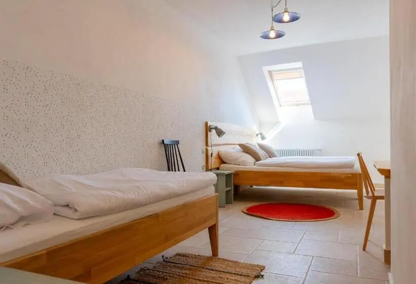 Habitació Estàndard, Lechowitz