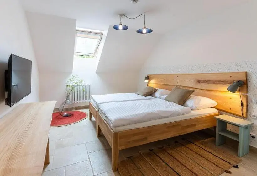 Habitació Estàndard, Lechowitz