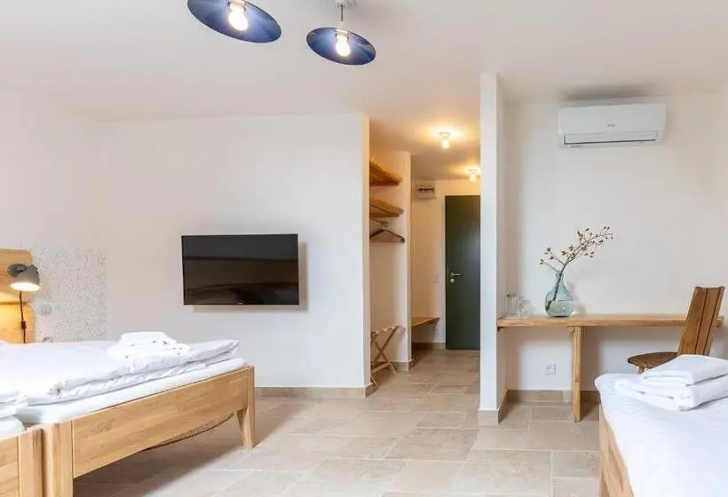 Habitació Triple Estàndard, Lechowitz