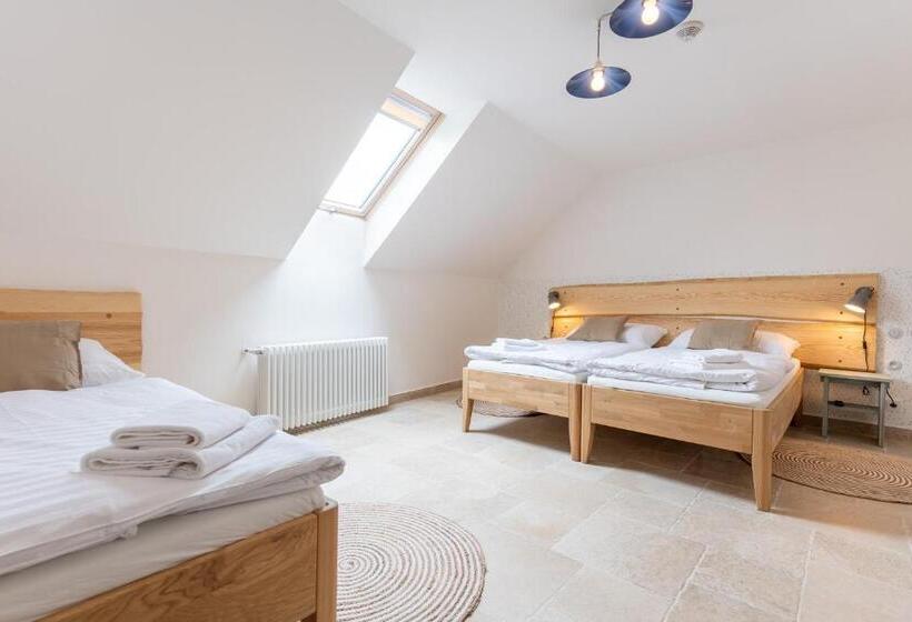 スタンダードトリプルルーム, Lechowitz