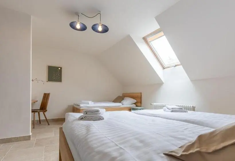Habitació Triple Estàndard, Lechowitz