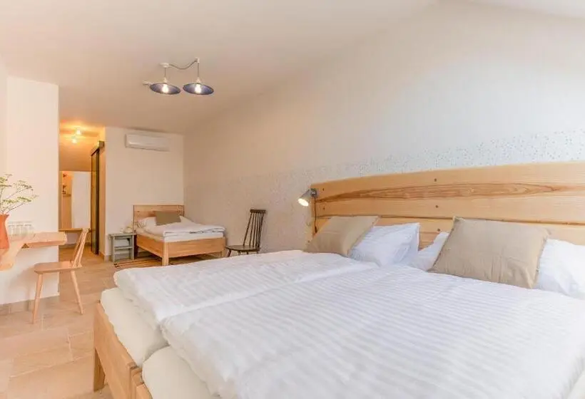 Habitació Triple Estàndard, Lechowitz