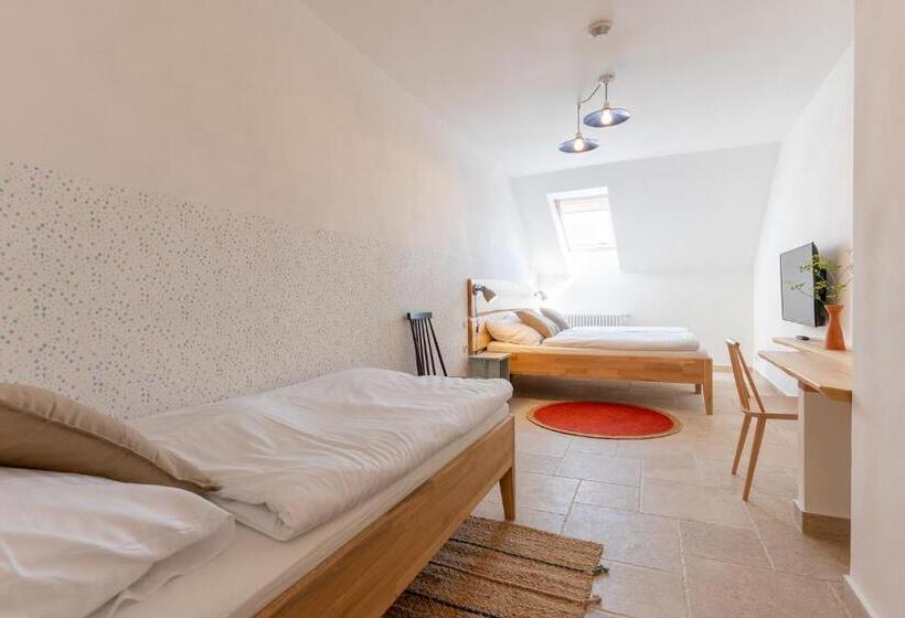 スタンダードトリプルルーム, Lechowitz