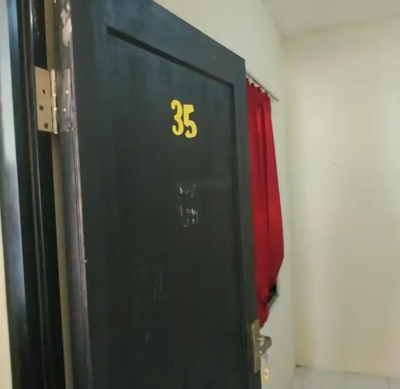 スタンダードルーム, Oyo Life 1875 Merah Putih Syariah