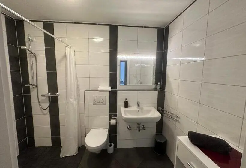 Huoneisto 1 Makuuhuone Pohjakerros, Gocher Berghof Ferienwohnungen Langanke