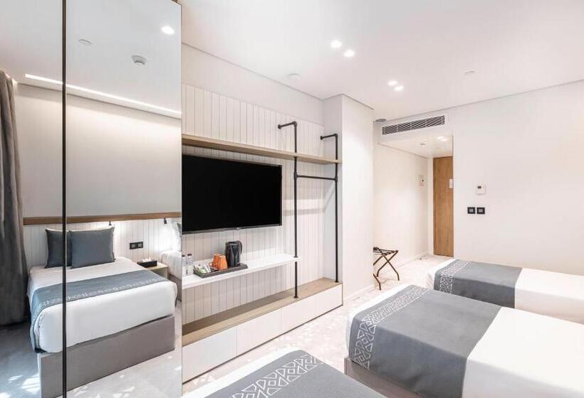 标准三人间, Assaafa