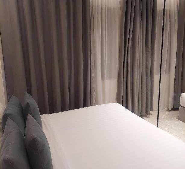 带大床的标准间, Assaafa