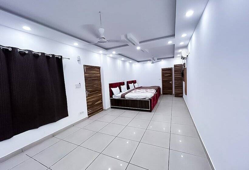 デラックスルーム, Roomshala 087 Green High