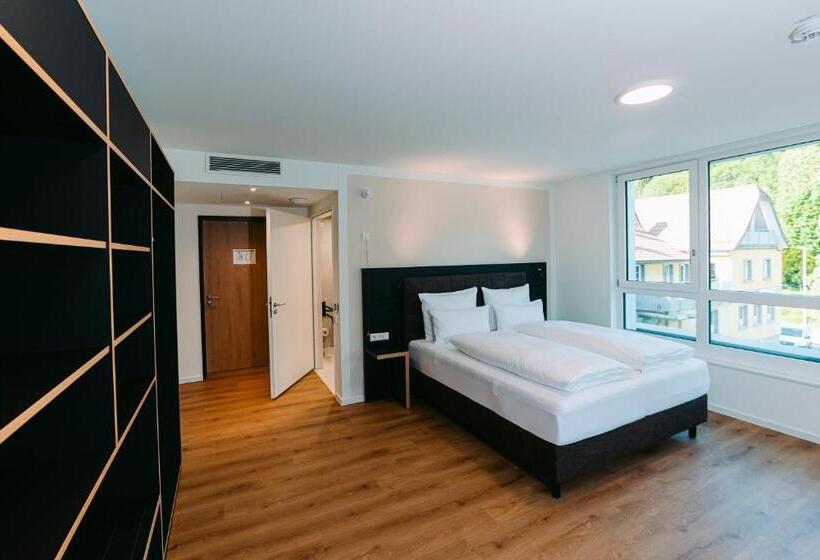 חדר סטנדרט מותאם לאדם עם מוגבלויות, Restaurant Krone