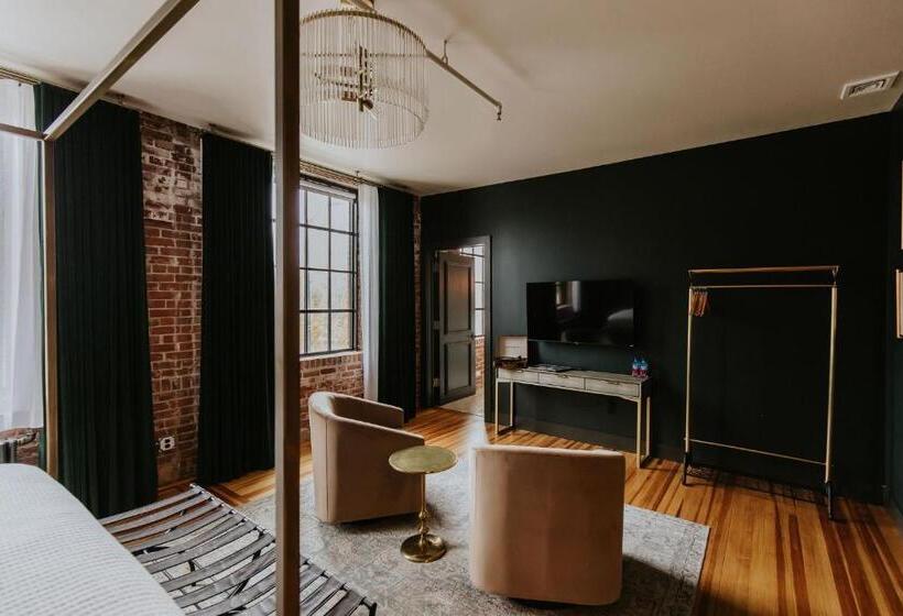 Люкс с гидромассажем, Hatchery Riverside Hotel & Event Venue