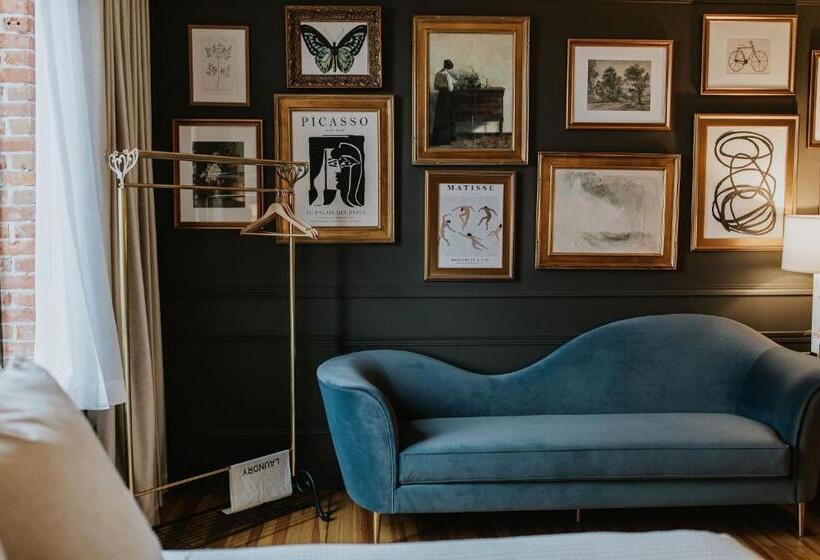 Люкс Повышенной Комфортности, Hatchery Riverside Hotel & Event Venue