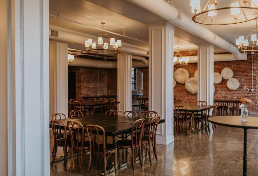 Люкс Повышенной Комфортности, Hatchery Riverside Hotel & Event Venue