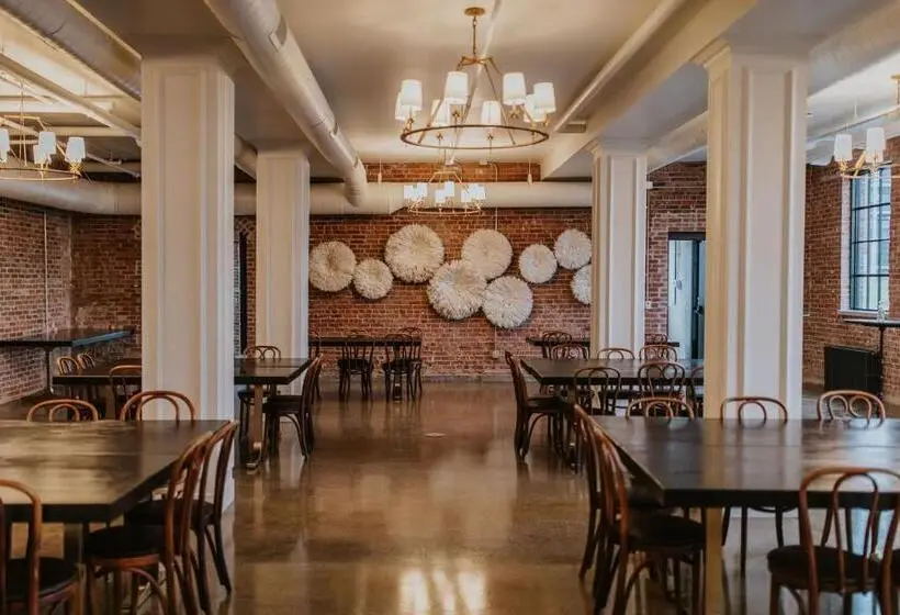 ガーデンビュースイート, Hatchery Riverside Hotel & Event Venue