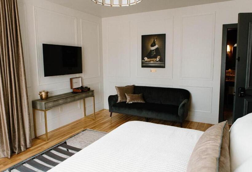 Люкс Вид на Сад, Hatchery Riverside Hotel & Event Venue