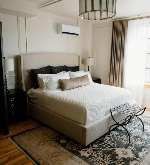 Люкс Вид на Сад, Hatchery Riverside Hotel & Event Venue