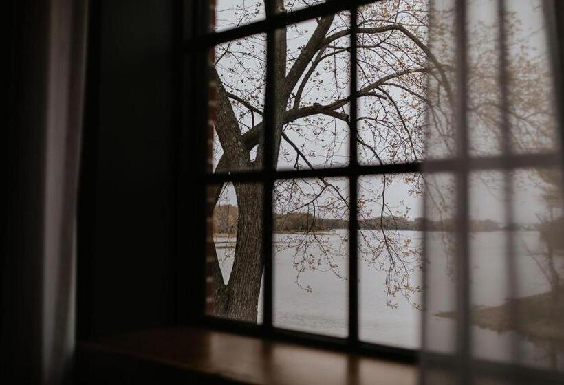 Люкс Вид на Реку, Hatchery Riverside Hotel & Event Venue