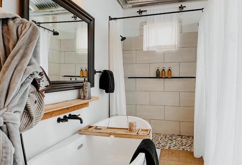 디럭스 스튜디오, Inn Santa Clara