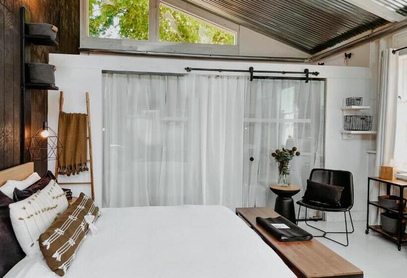 디럭스 스튜디오, Inn Santa Clara