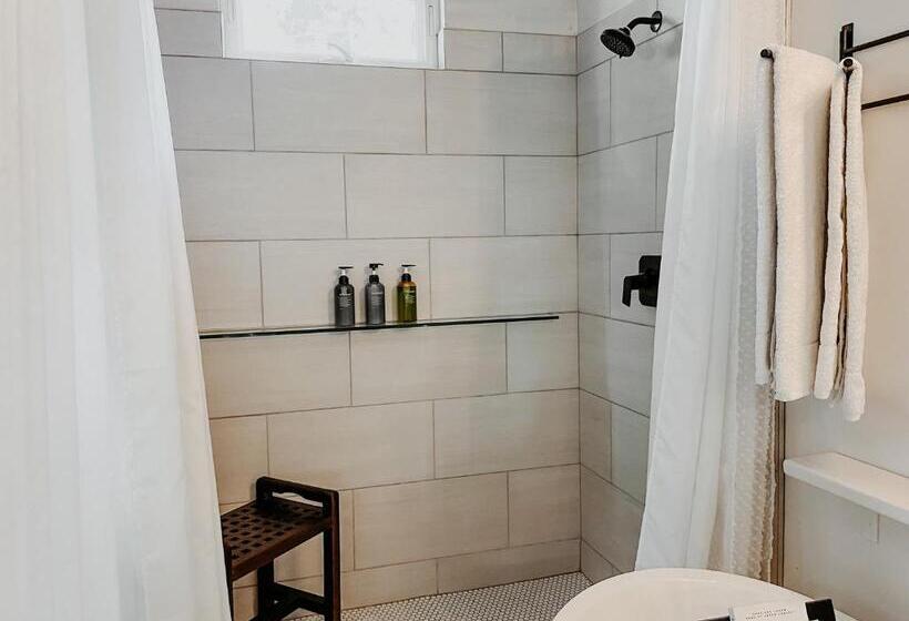 스탠다드 스튜디오, Inn Santa Clara