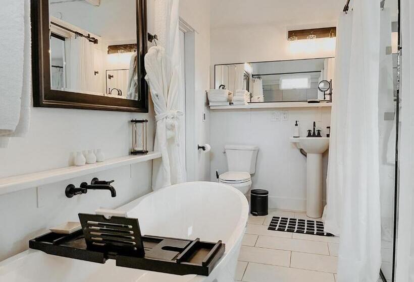 스탠다드 스튜디오, Inn Santa Clara