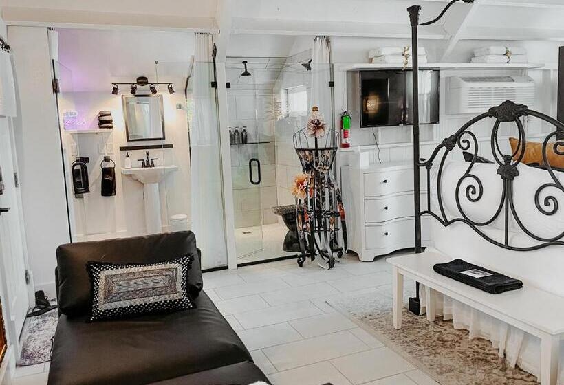 수피리어 스튜디오, Inn Santa Clara