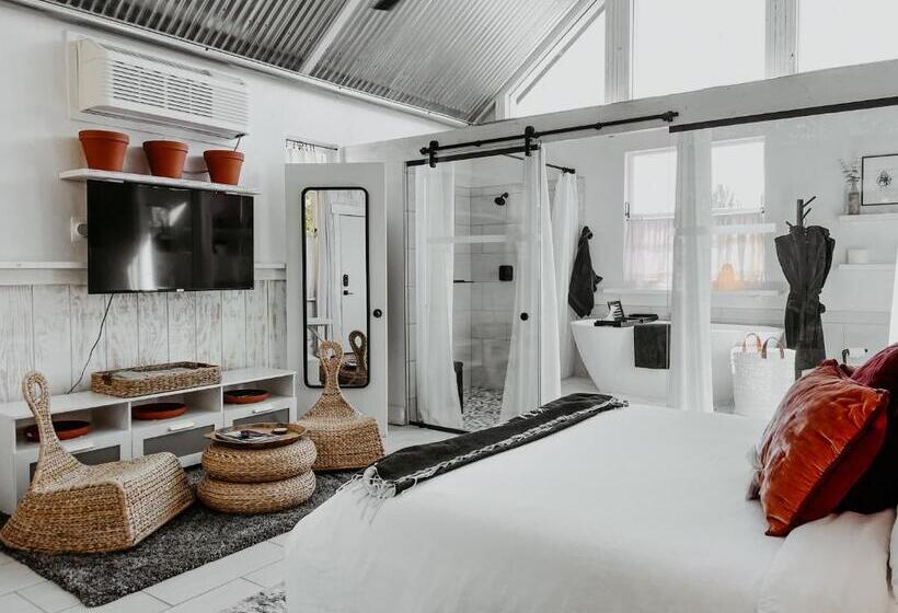 디럭스 스튜디오, Inn Santa Clara