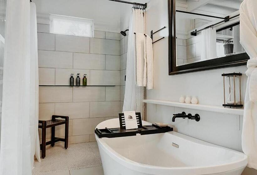 스탠다드 스튜디오, Inn Santa Clara