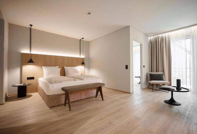 Полулюкс, Nouri