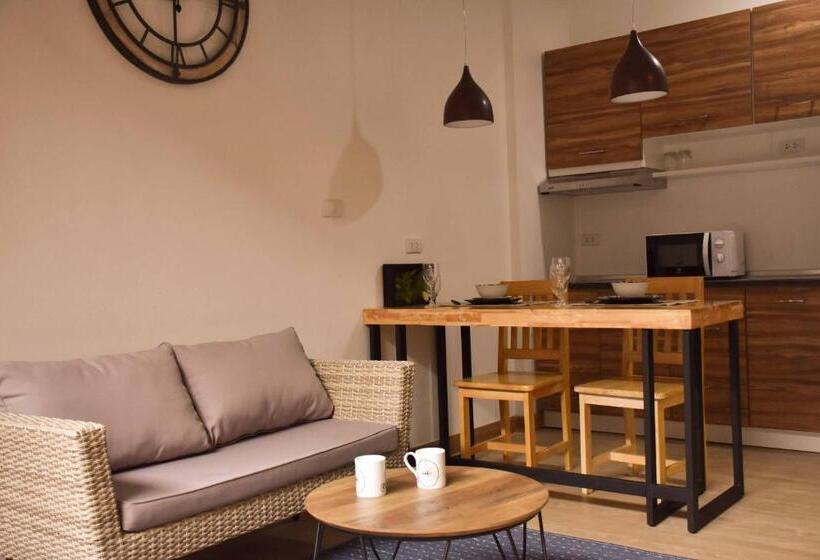 מיטת קינג בסוויטה, Momento Bangtao Beach