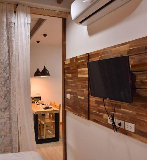 מיטת קינג בסוויטה, Momento Bangtao Beach