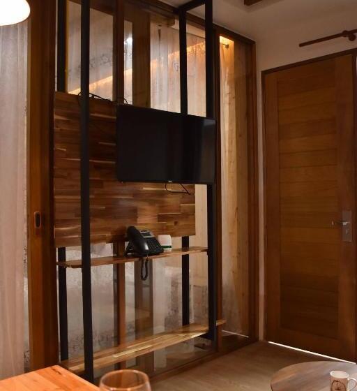 מיטת קינג בסוויטה, Momento Bangtao Beach