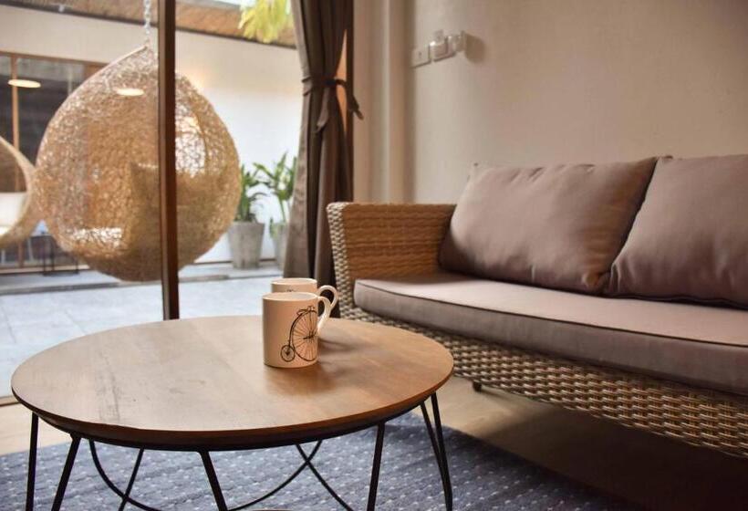 מיטת קינג בסוויטה, Momento Bangtao Beach