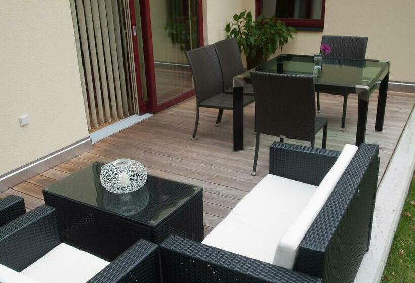 شقة غرفتين, 3 Mohren