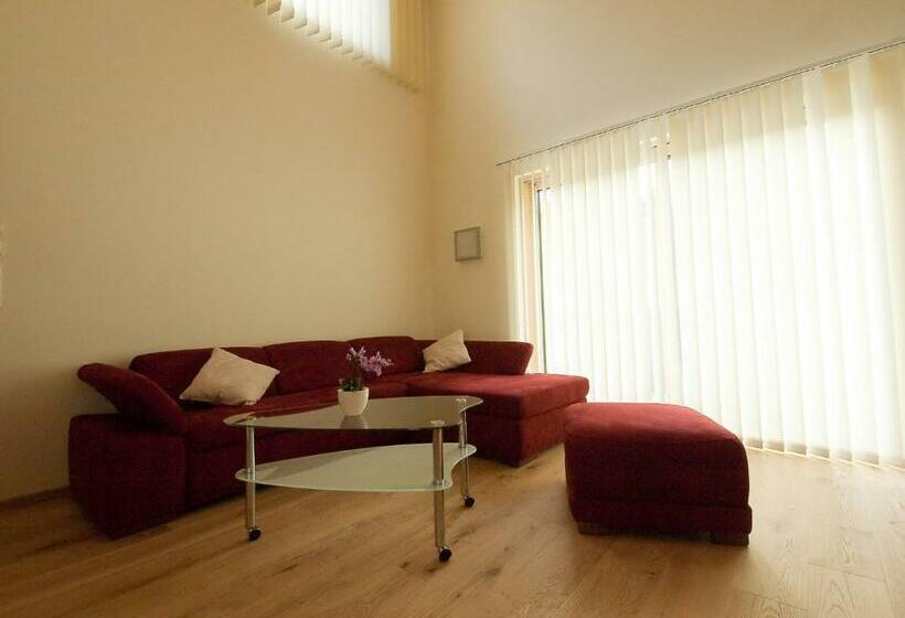 شقة غرفتين, 3 Mohren