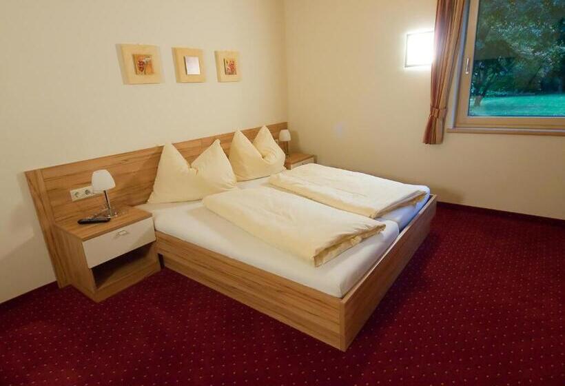 شقة غرفتين, 3 Mohren