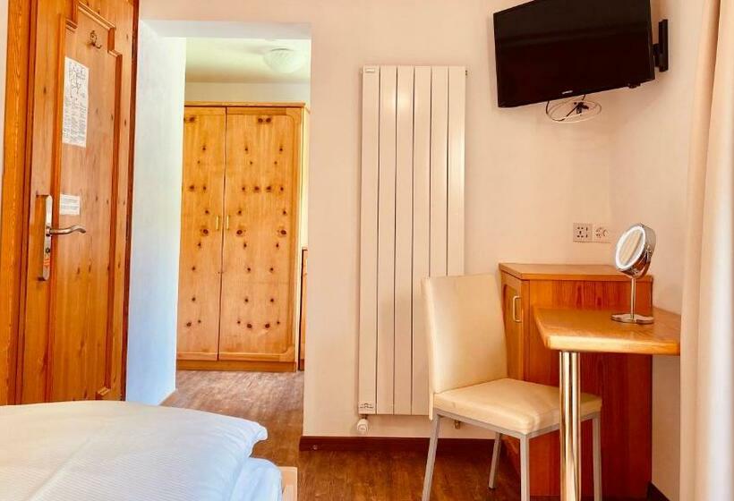 חדר סטנדרט יחיד עם מרפסת, Capricorn