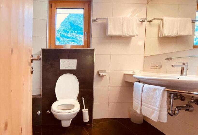 סוויטת ג'וניור, Capricorn