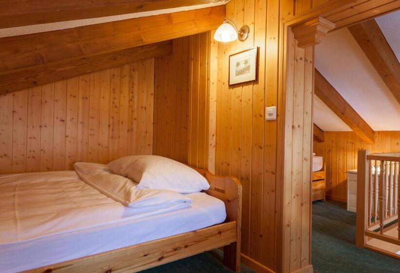 סוויטת ג'וניור םע נוף, Capricorn