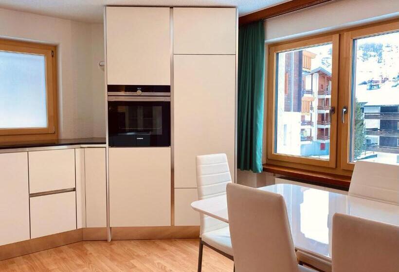 דירת שני חדרים, Capricorn