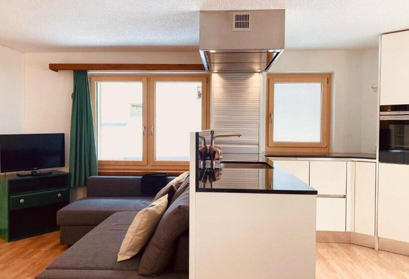 דירת שני חדרים, Capricorn