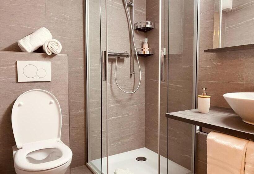 דירת שני חדרים, Capricorn