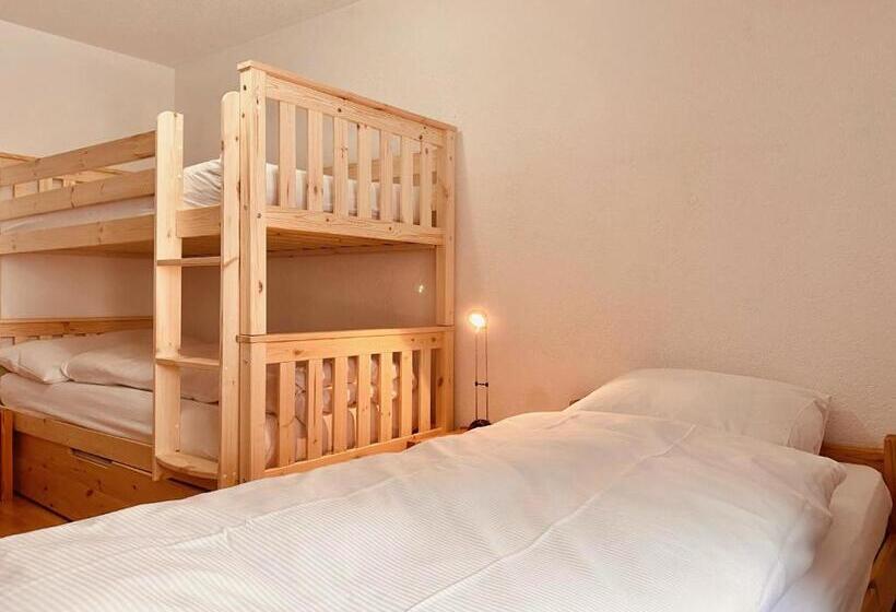 דירת שני חדרים, Capricorn