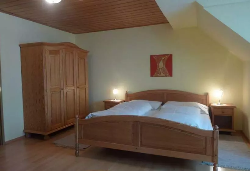 Perhehuone, Der Löffler Am Semmering Bed&breakfast