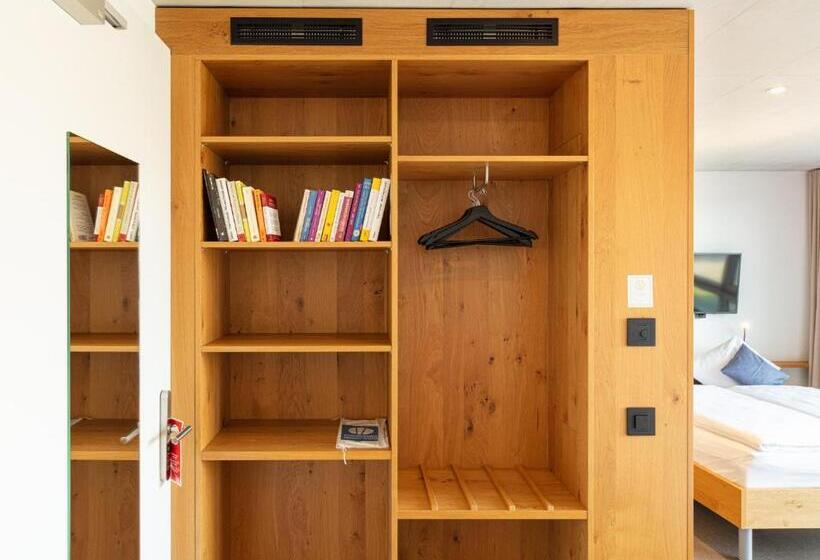 Семейный Номер, Frauenfeld